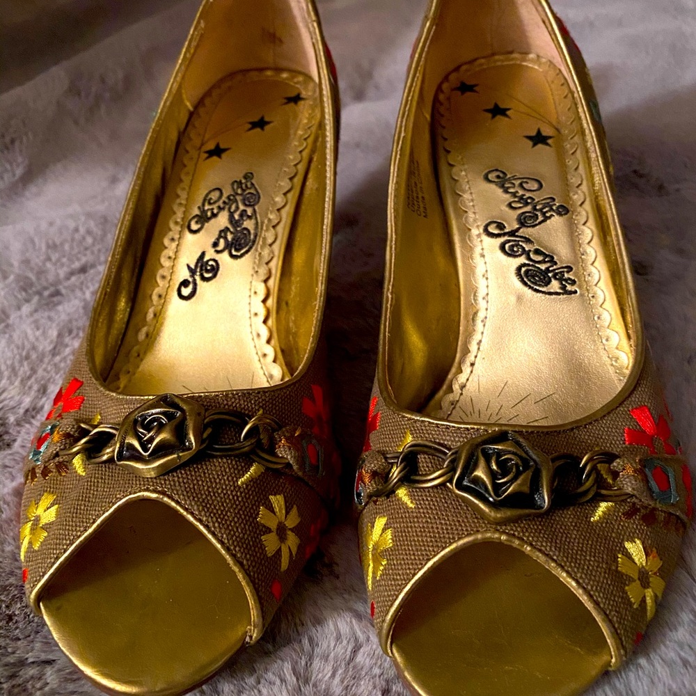 Naughty Monkey Pump Sz 8.5 Worn 1x